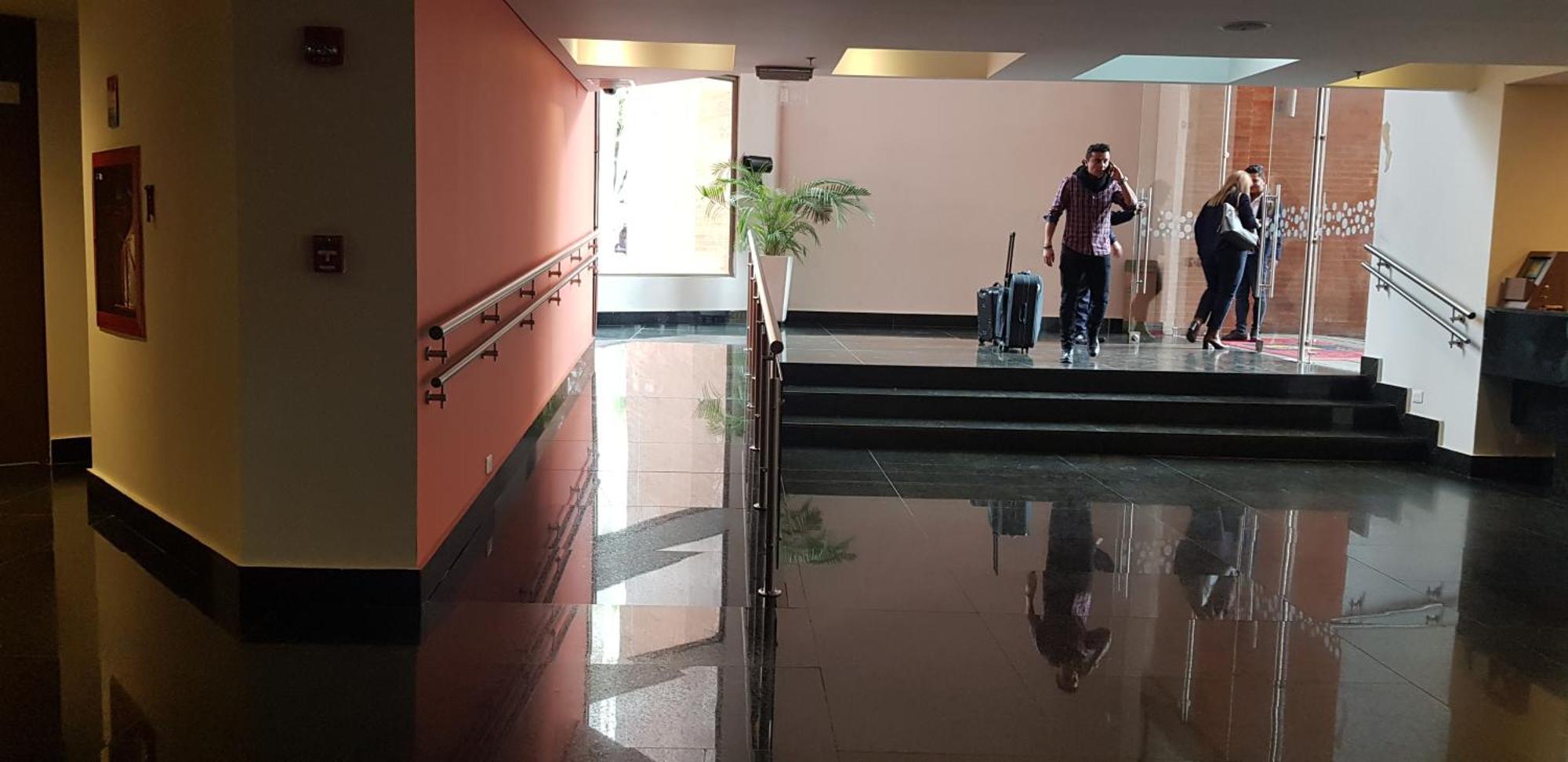 شقة Amoblado Bogota, Wifi, Agua Caliente الغرفة الصورة